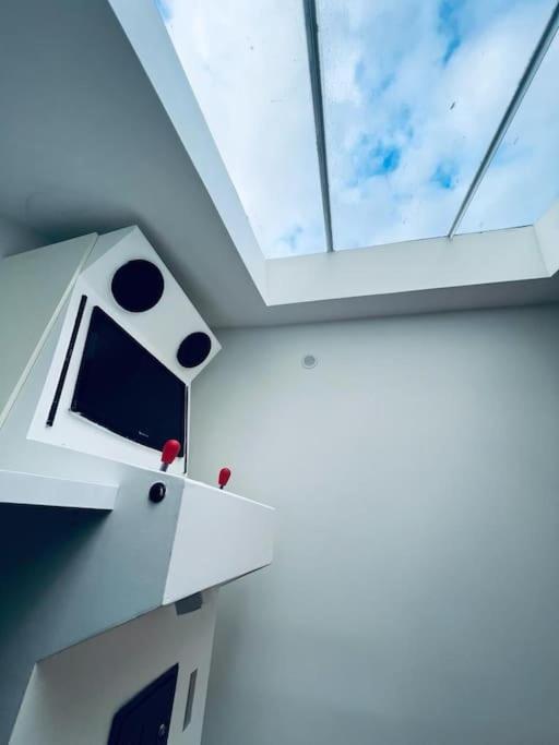 Unique Loft Apartment Located 15 Minutes From The Champs Elysees Saint-Ouen  Exterior photo