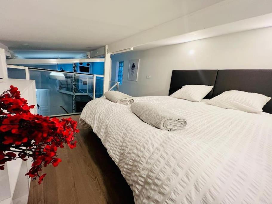 Unique Loft Apartment Located 15 Minutes From The Champs Elysees Saint-Ouen  Exterior photo